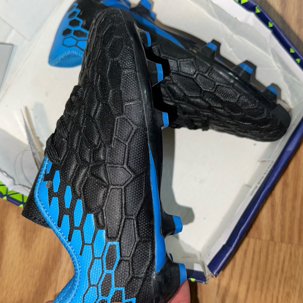 Hawkwell Kids Soccer Cleats Black Blue Size 11 US Youth FG New - Picture 2 of 6